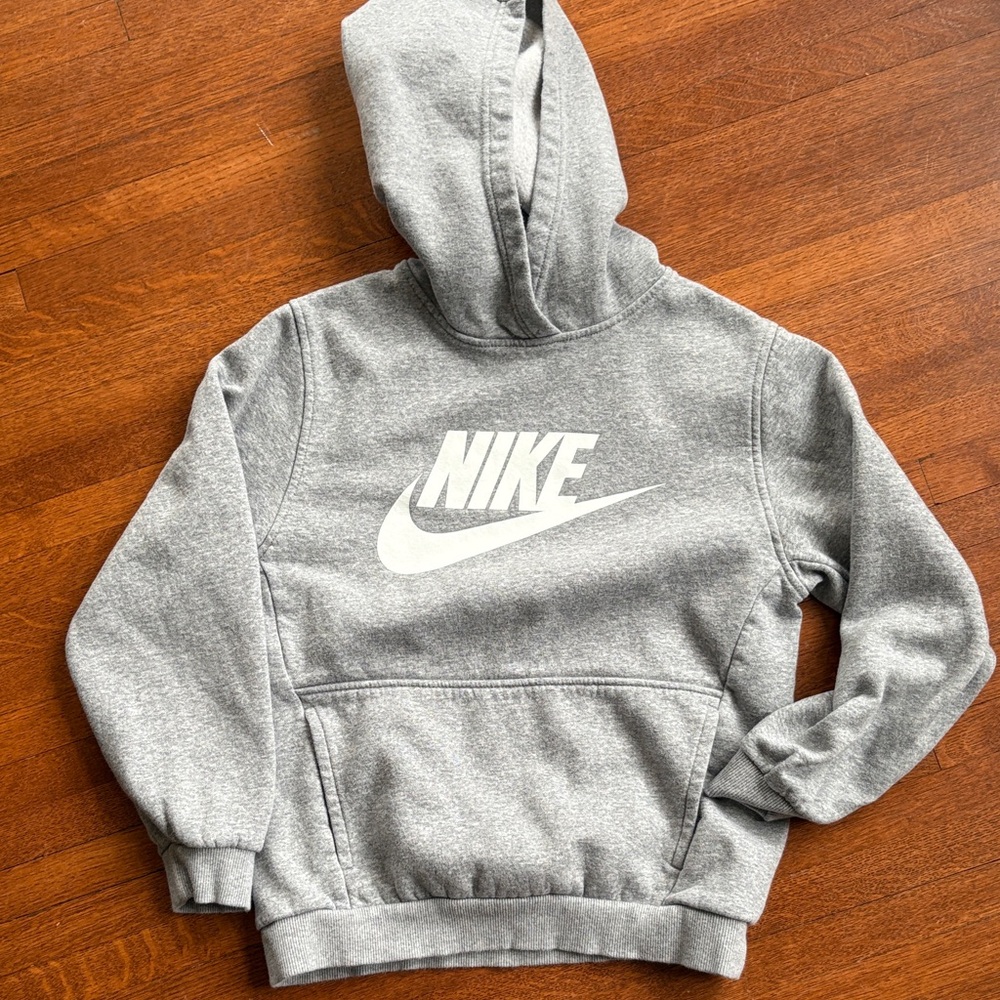 Nike youth sweatshirt, L